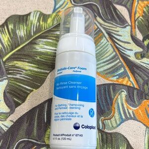 Cleanser and body foam for men or women. 4.1 ozs